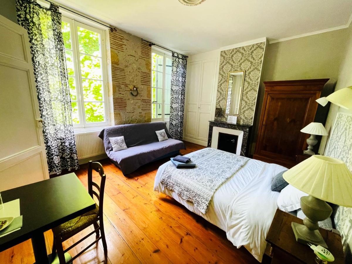 Domaine Le Baraillot, Chambres Et Repas D'Hotes, Soiree Etape Aiguillon Εξωτερικό φωτογραφία